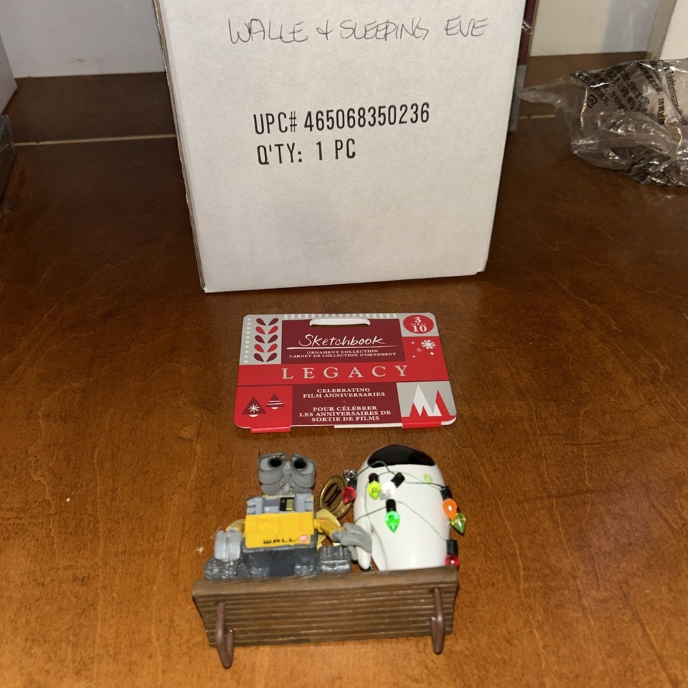 Disney Sketchbook 2018 WALL-E & EVE LEGACY 10 YEARS - Ornament With Box